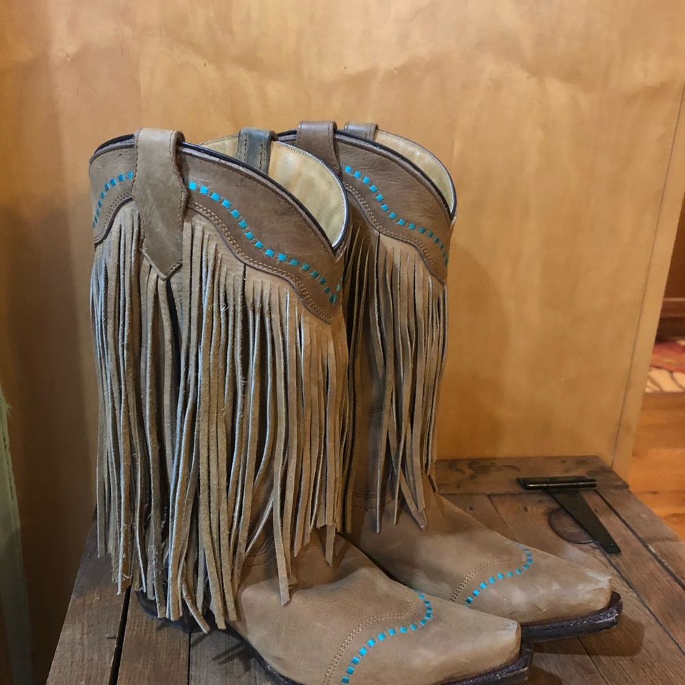 Corral boots fits like a woman’s size 8